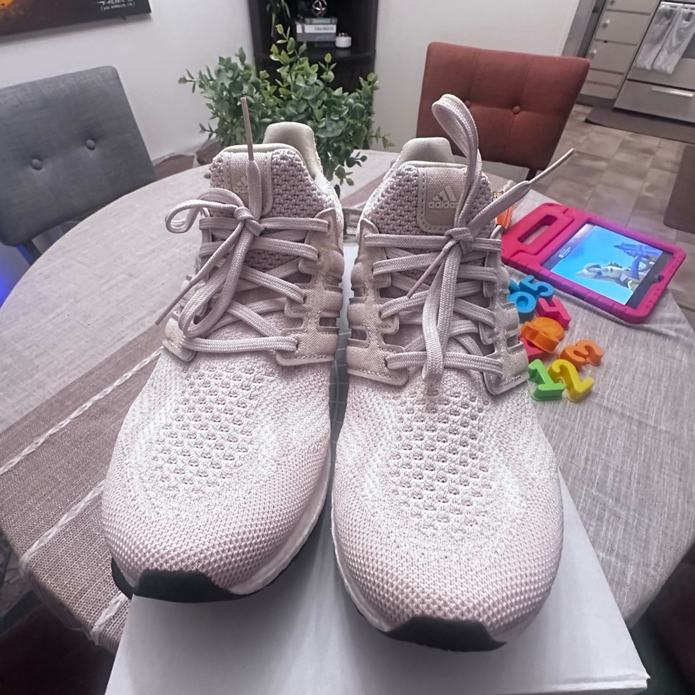 Adidas UltraBoost 5.0 DNA 'Halo Ivory' FZ1851 size 8.5 women's slightly used - Picture 2 of 10